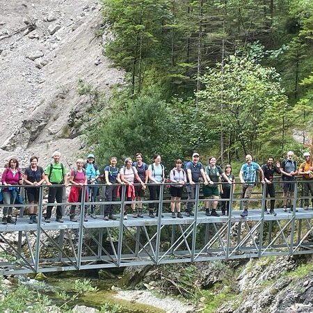 Gruppenbild auf der Brücke