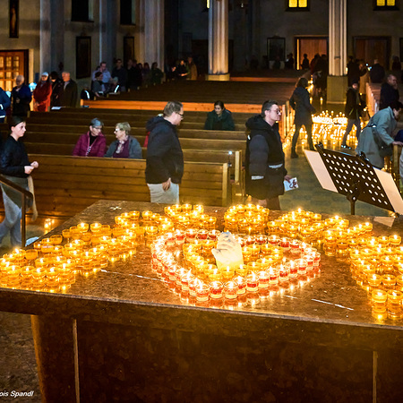 (C)FotoLois.com, Alois Spandl. 'Nacht der 1000 Lichter' in der Pfarrkirche Wieselburg, Do 31. Oktober 2024.