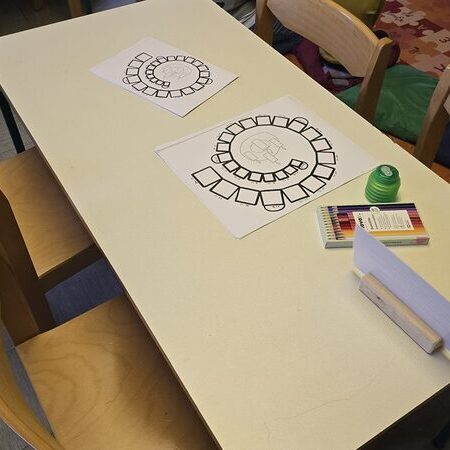 Ein vorbereiteter Tisch.