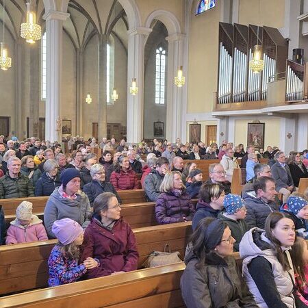 Die Pfarrkirche war voll besetzt.