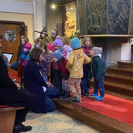 Die Kinder beim Singen.