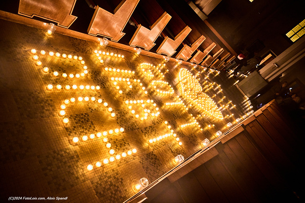 (C)FotoLois.com, Alois Spandl. 'Nacht der 1000 Lichter' in der Pfarrkirche Wieselburg, Do 31. Oktober 2024.